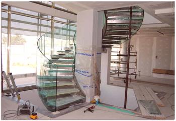 Skleněné schody a skleněné ploty: prestižní a rafinované