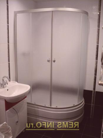 Как да вдигнете душ кабина или да се нуждаете от подиум за душ кабина.