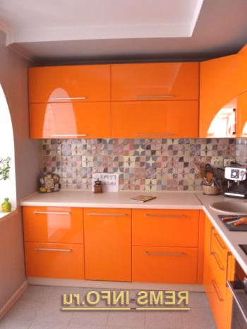 Оранжевата кухня - снимка на интериора на кухнята в модерна селска къща