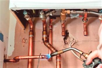 Медни тръби за запояване с газова горелка: стъпка по стъпка и разглобяване на нюанси