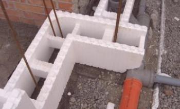 Prednosti nezamjenjive oplate temelja i značajke njegove instalacije vlastitim rukama