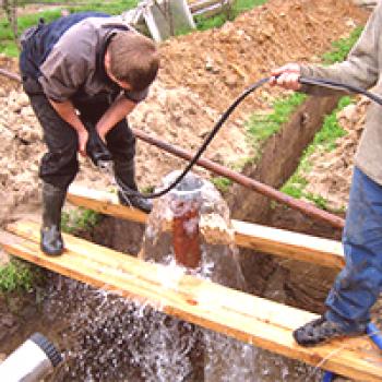 Opskrba vodom iz bunara: izbor tipa bušotine i metoda vodoopskrbe