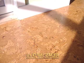 Korková podlaha v kuchyni: neobvyklé řešení pro podlahové krytiny.