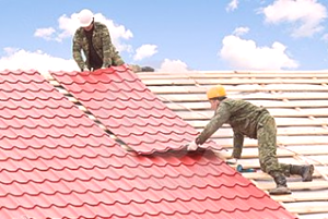 Jak pokrýt střechu kovovými dlaždicemi