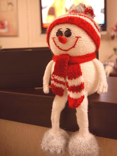 Sněhulák - novoroční pletené hračky s vlastními rukama
