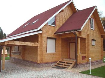 Dekorace domů ze dřeva: varianty a materiály