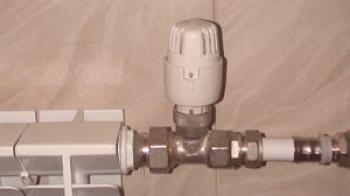Regulátor teploty vody v topném systému: typy zařízení, jak nainstalovat termostat vlastními rukama