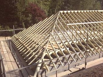 Pleteni krov s visećim gredama, rafting sustav šupljeg krova