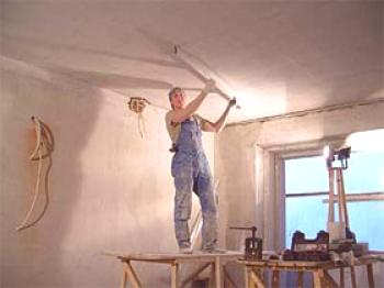 Jak vyrovnat strop vlastními rukama