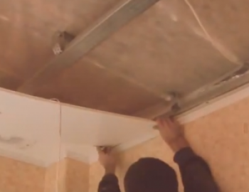 Opravte strop v koupelně vlastníma rukama