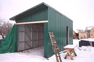 Jednolitá střecha garáže, jak vytvořit střechu garáže s vlnitou lepenkou