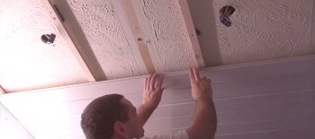 Лесен начин за монтиране на PVC таван