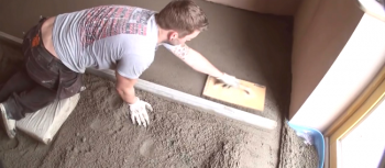 Pokládka a vyrovnání potěrů z cementu a písku na úrovni | Přizpůsobení podlahy. | Podlaha a kryt.