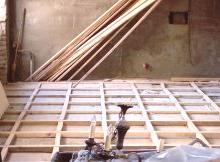 Vyrovnání dřevěné podlahy pod laminát: srovnání pěti různých způsobů