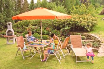 Rekreační oblast v zahradě je místem pro relaxaci ve vašem venkovském domě