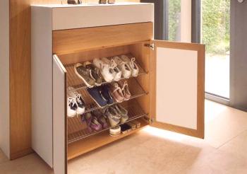 Nábytek pro obuv v hale: kompaktní postel nebo bota