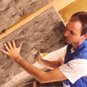 Efektivní způsoby izolace stropu v dřevěných domech