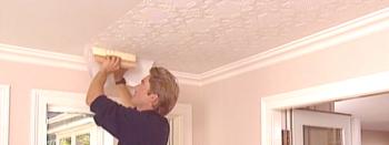 Как да залепим тапети на тавана: етапи на работа
