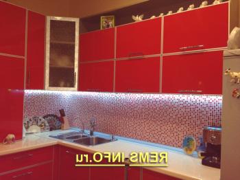 Инсталиране на LED лентата в кухнята като подсветка на работната зона.
